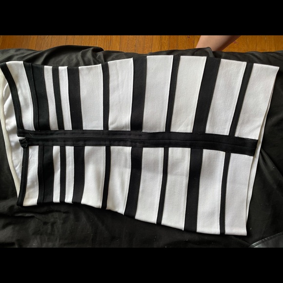 Herve Leger Designer strapless bodycon Dress. Size L - Picture 2 of 3